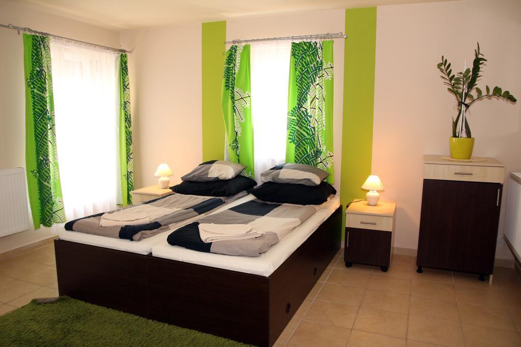 Irisz Apartmanhaz Morahalom Exterior photo